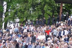 Students entering ampitheater #1
