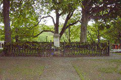 Mary Lyon's grave w/ laurel chain